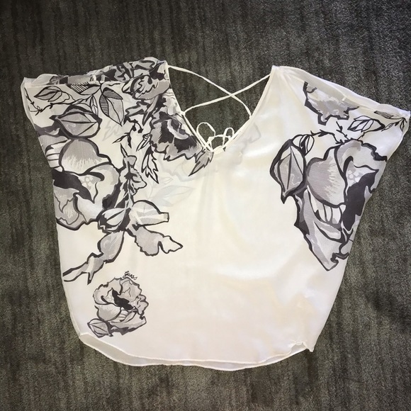 Guess XS Cold Shoulder Silk Blouse Tie in Back D1 - Picture 2 of 8